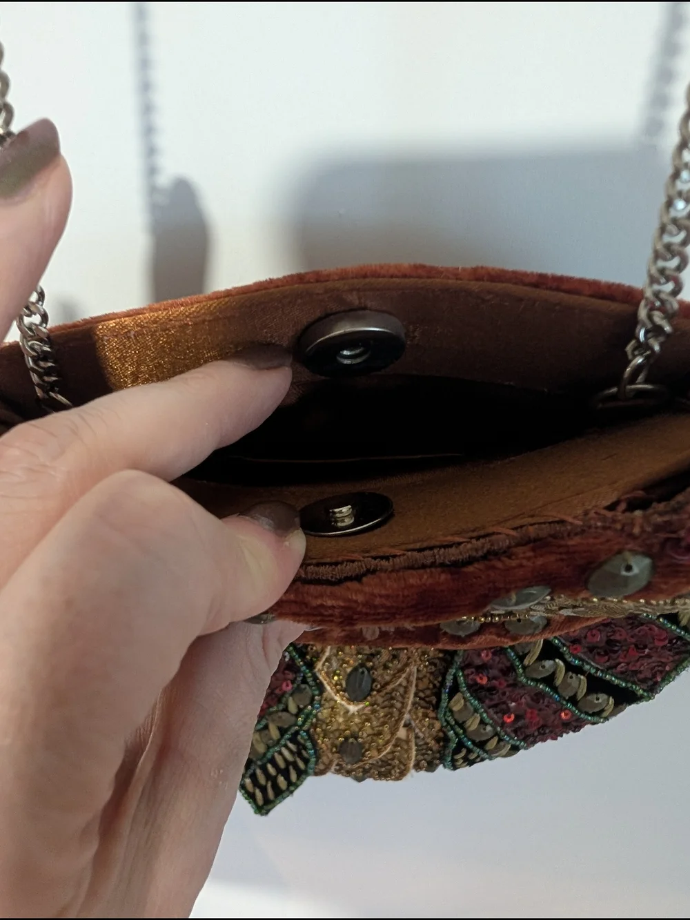 Vintage Beaded Owl Pendant Crossbody Bag – Red and Gold
